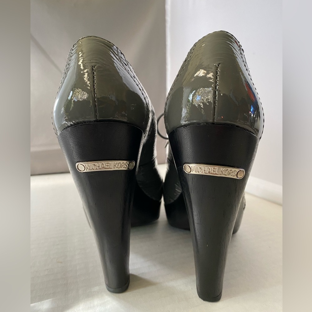 Micheal Micheal Kors grey patent leather lace up platform spectators - Picture 2 of 15